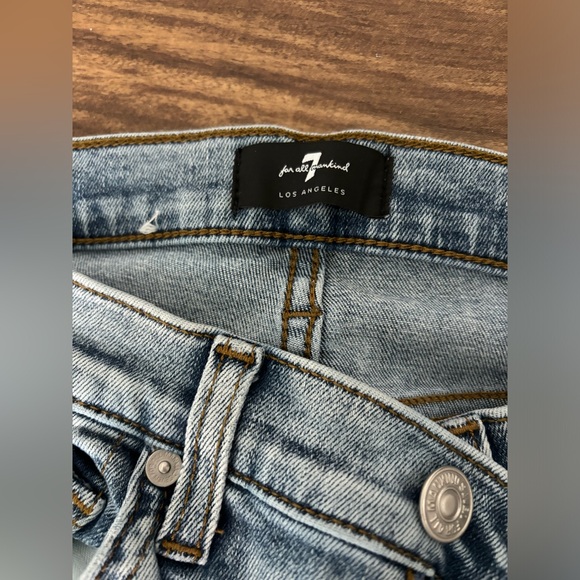 7 For All Mankind Mid-Rise Light Wash Skinny Jeans | Size 26 - Picture 6 of 9